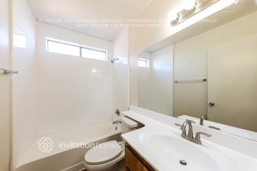 Building Photo - 11010 W Calle del Sol