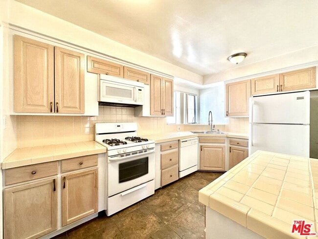 Building Photo - 612 Illinois Ct