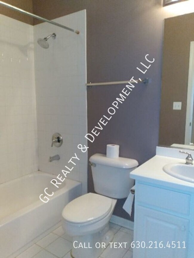 Building Photo - 1225 N Orleans-Unit 603