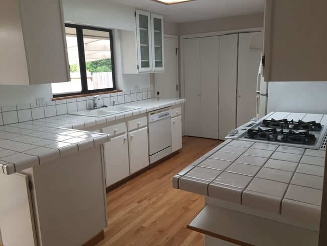 Building Photo - 3 Bed 3 Bath House