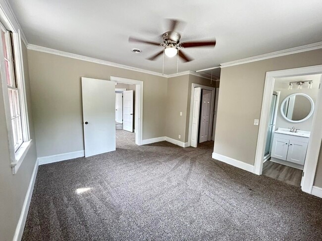 Building Photo - 411 E Charlotte Ave