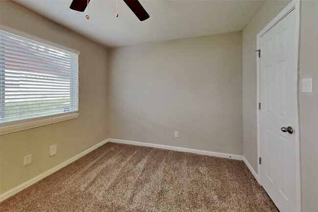 Building Photo - 3007 Birch Creek Dr