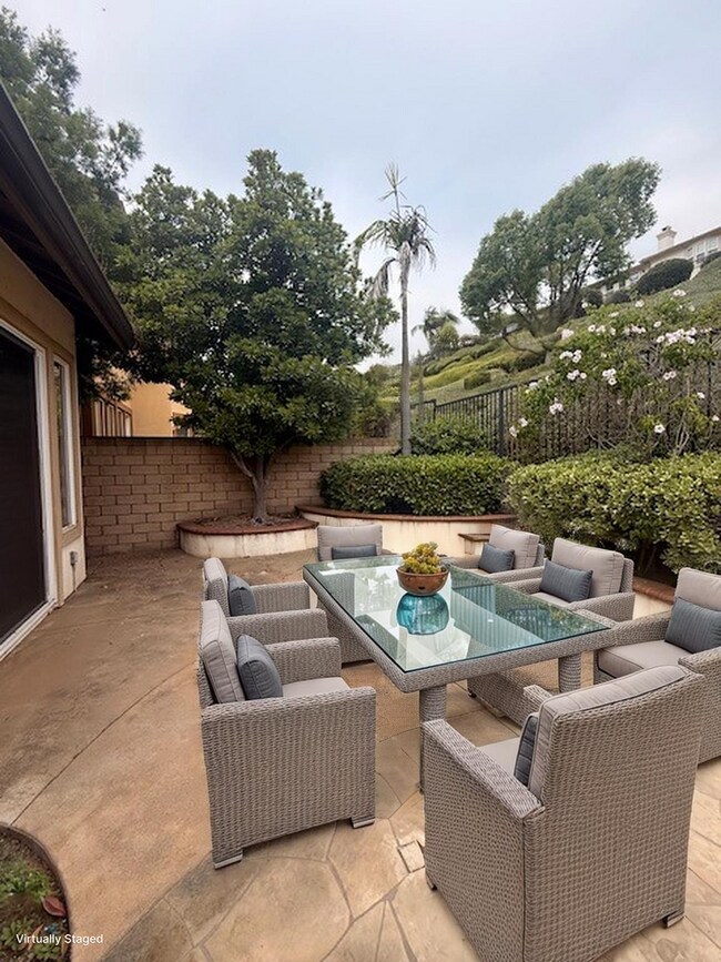 Building Photo - Spacious 5 Bed (4bed+Bonus room)/3 Bath 3000sq ft home in Laguna Niguel Guard Gated Community
