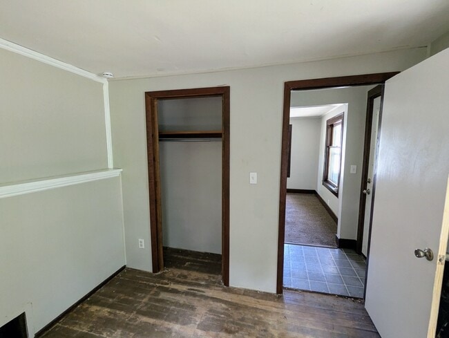 Building Photo - 818 Woodbine Ave