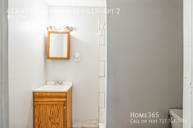 Building Photo - 413-415 Woodward St-413- Apt 2