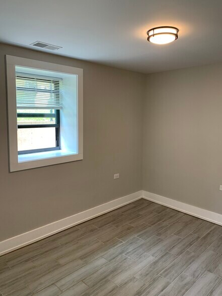 Bedroom - 2742 W Polk St
