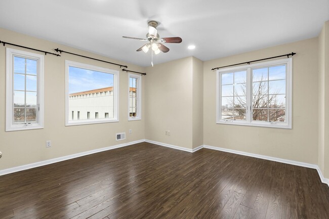 Building Photo - 12 Liberty Ct.