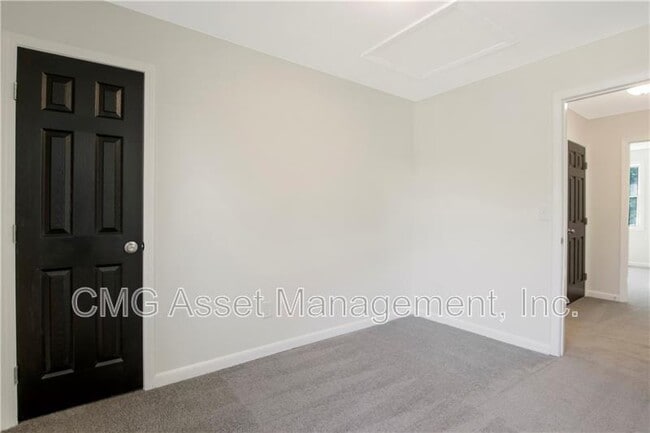 Building Photo - 551 Valley Hill Rd SE