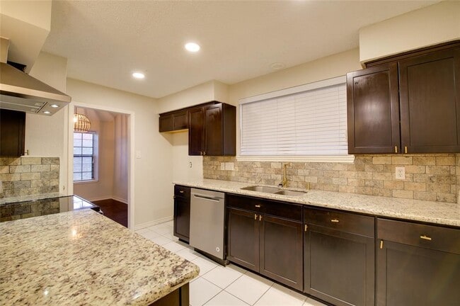 Building Photo - 6526 Foxfern Cir