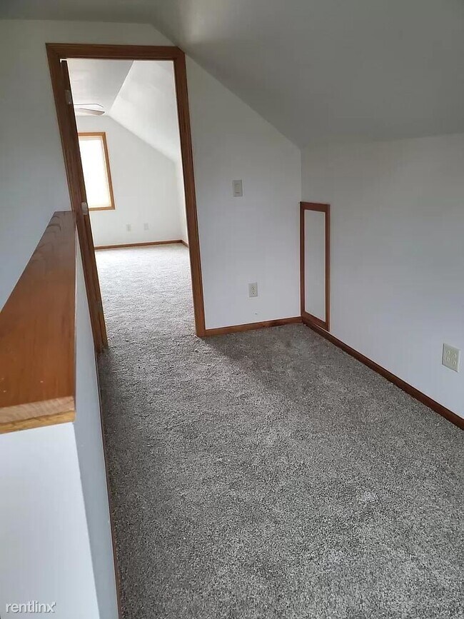 Building Photo - 3 br, 1 bath House - 520 Leonard St