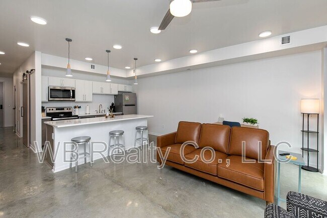 Building Photo - 315 5th St