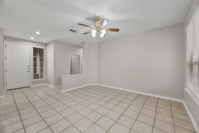 Building Photo - 121 Coreopsis Way