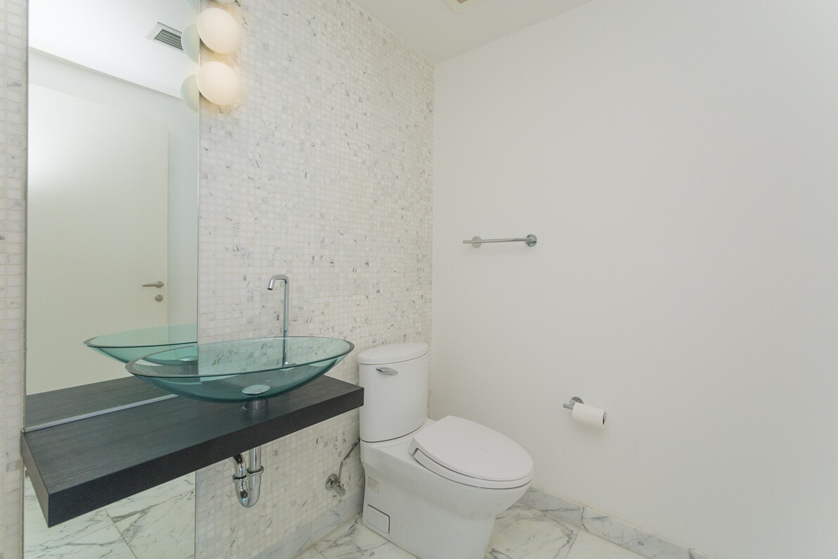 Building Photo - 200 S Biscayne Blvd