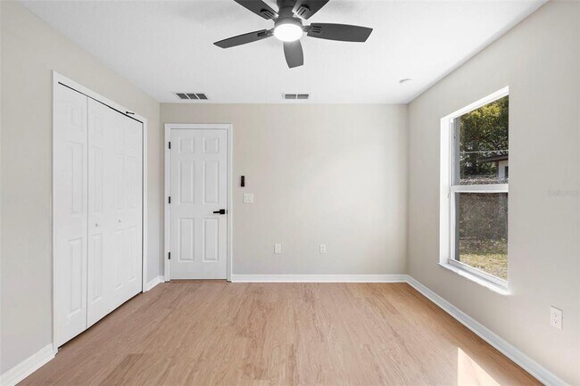 Building Photo - 1227 Tivoli Dr