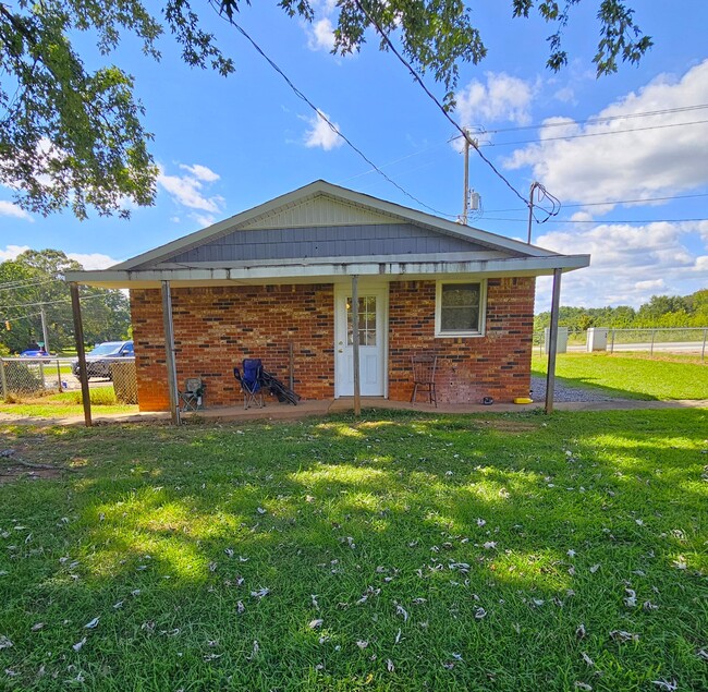 Building Photo - 1198 Holly Springs Rd