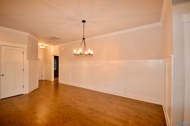 Building Photo - 151 Rugby Dr