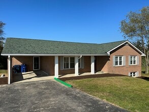 Building Photo - Large home in convent Blacksburg location