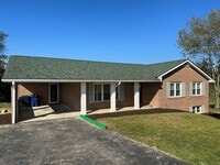 Building Photo - Large home in convent Blacksburg location