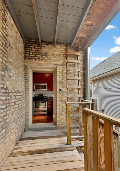 Building Photo - 3846 N Lamon Ave