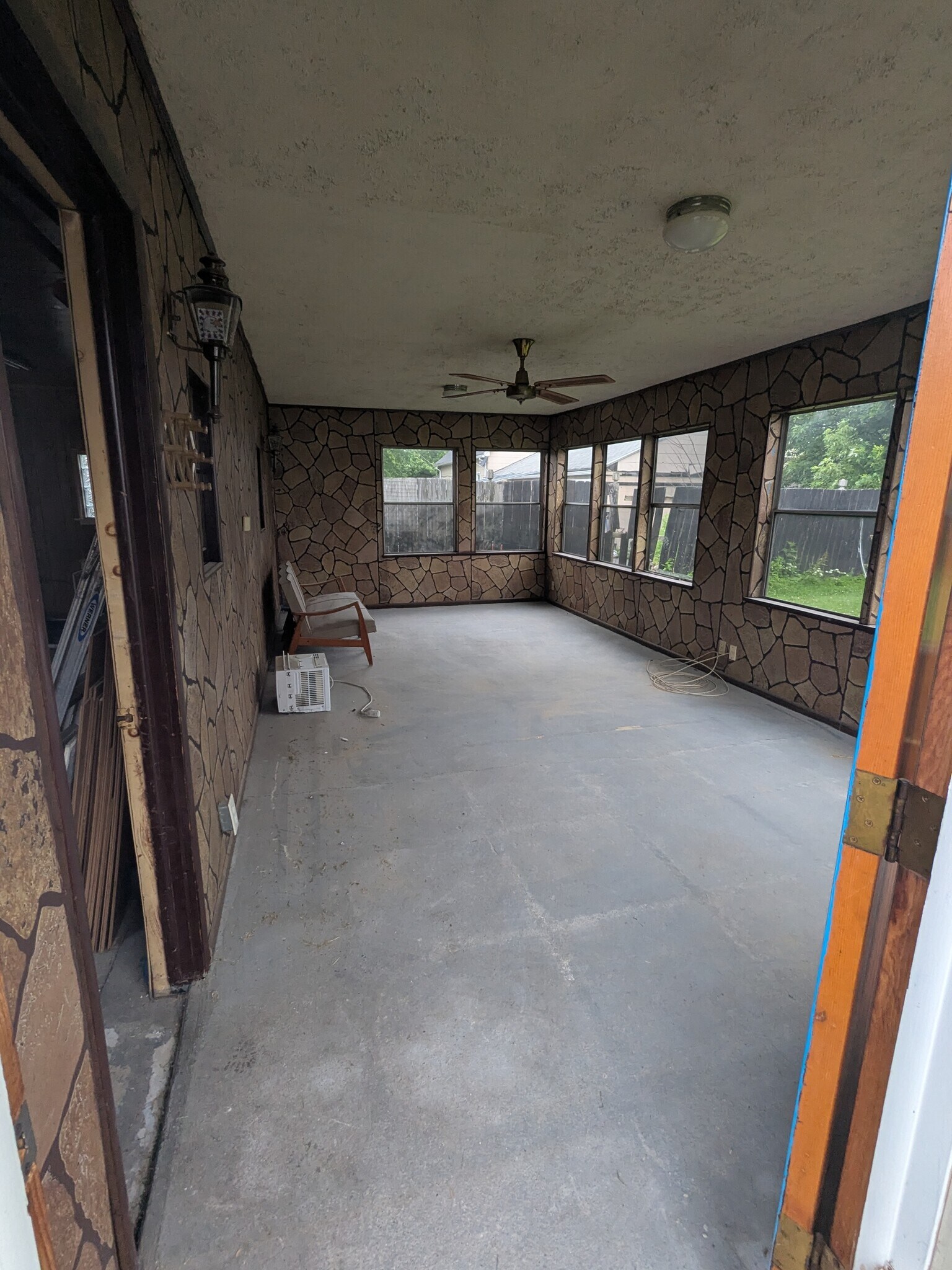 Sunroom - 218 Alaska St