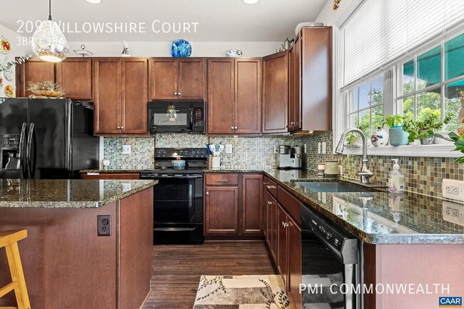 Building Photo - 209 Willowshire Ct