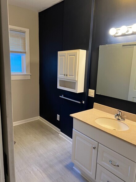 Building Photo - 60 Pulliam St