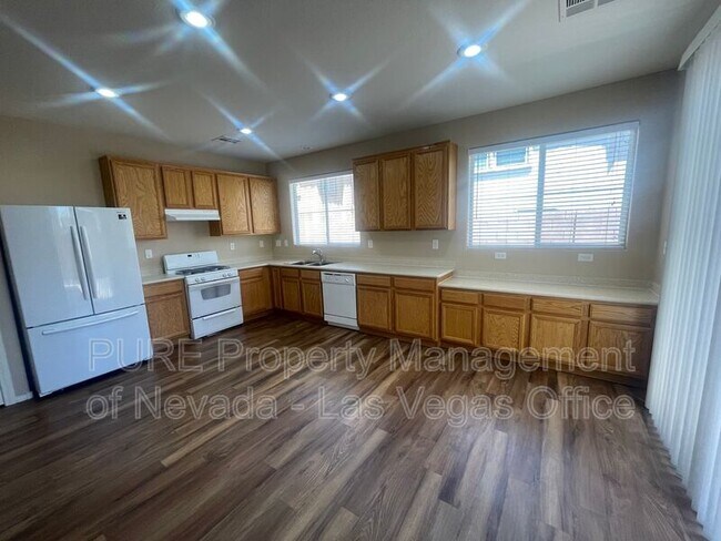Building Photo - 9360 Fort Bayard Ave