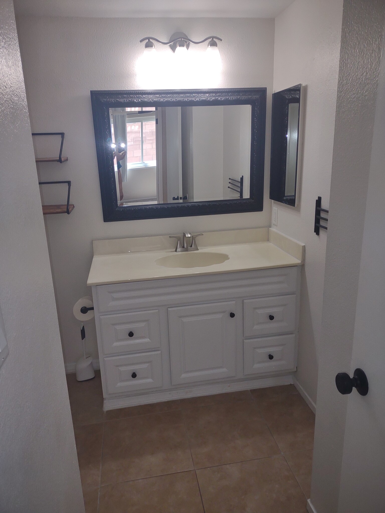 Downstairs Bathroom - 322 Esquina Dr
