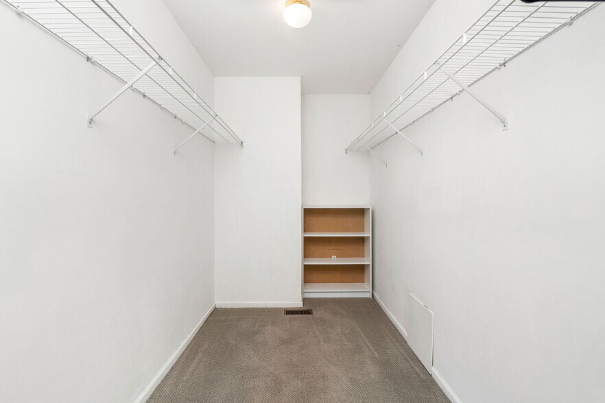 Building Photo - 412 Denow Rd