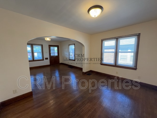 Building Photo - 933 N Linwood Ave