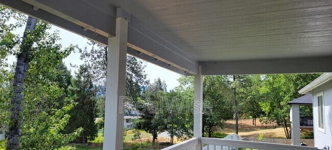 Building Photo - 1775 Daffodil Ln