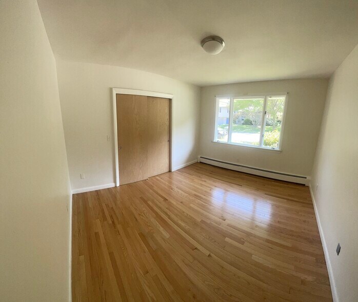 Building Photo - 20 Mossdale Rd