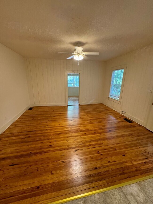 Building Photo - Quiet Forested 2 Bedroom Unit