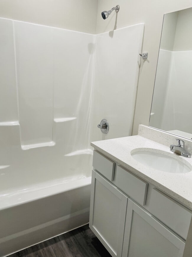 Building Photo - 12051 W Fontana St