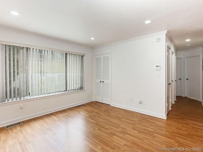 Building Photo - 33 Pleasant St