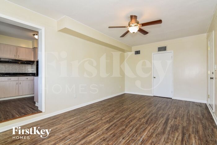 Building Photo - 4818 W Bay Villa Ave