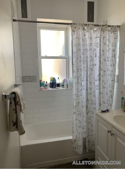 Building Photo - 4 Farrington Ave