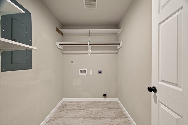 Building Photo - 4302 Hirsch Rd