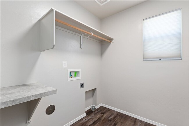 Building Photo - 2044 Kodiak St