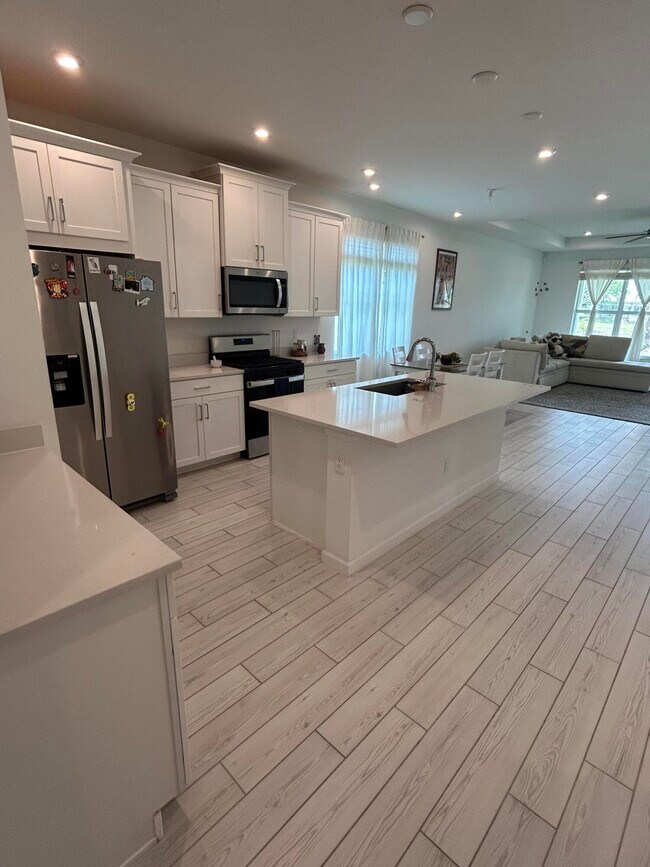 Building Photo - 12808 SW Eleanor Dr