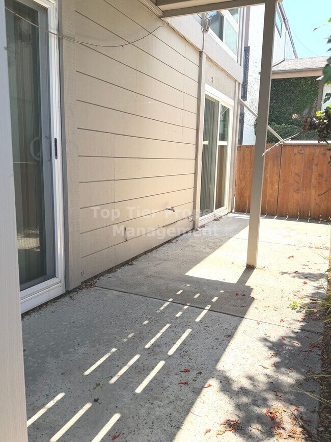 Building Photo - ***Beautiful Oceanfront 3 bed, 2 bath, 2,076 sqft House in Carlsbad Village - Available 06/15***