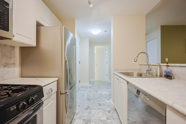 Building Photo - 15 N Beacon St