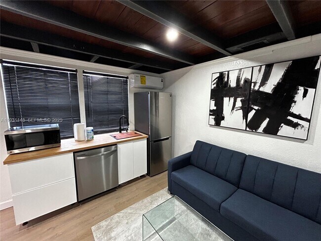 Building Photo - 2809 SW 8th St