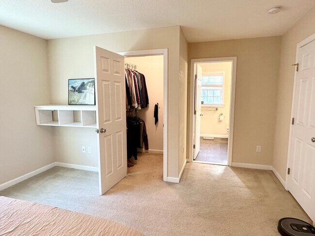 Building Photo - 90 Gianna Dr