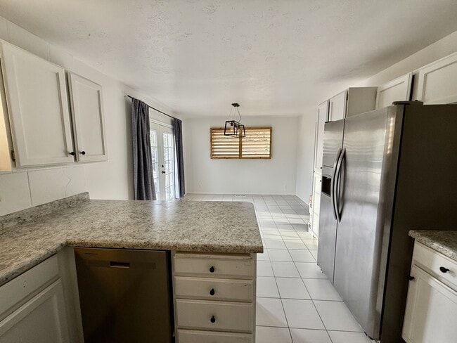 Building Photo - 11152 S Lyndbrook Way