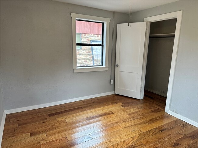 Building Photo - 912 W Cleveland St