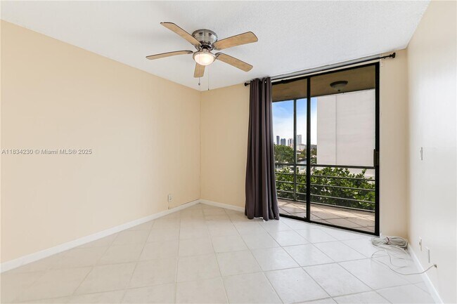 Building Photo - 2821 N Miami Beach Blvd