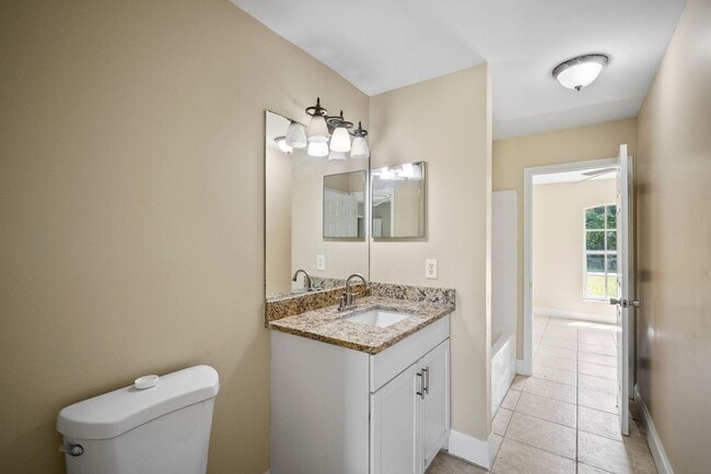 Building Photo - Beautiful 3 bedrooms+ DEN 2 bathrooms sing...