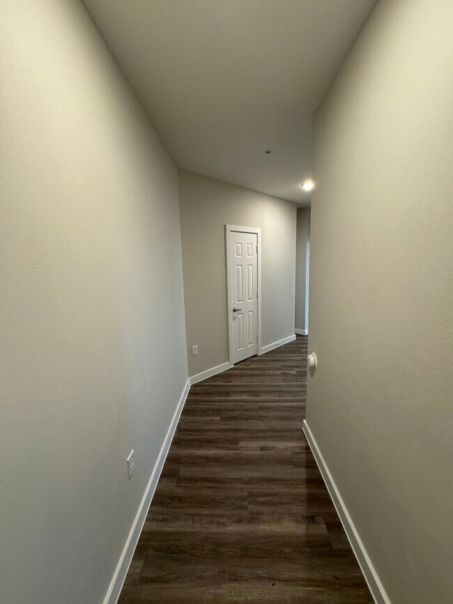 Building Photo - 5000 Overboard Cv