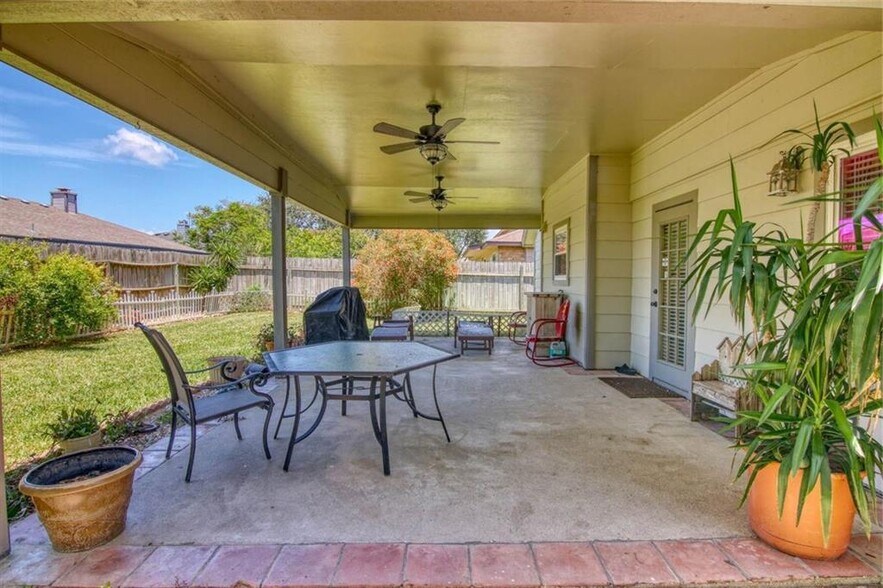 Backyard - 714 Saint Lucy Dr